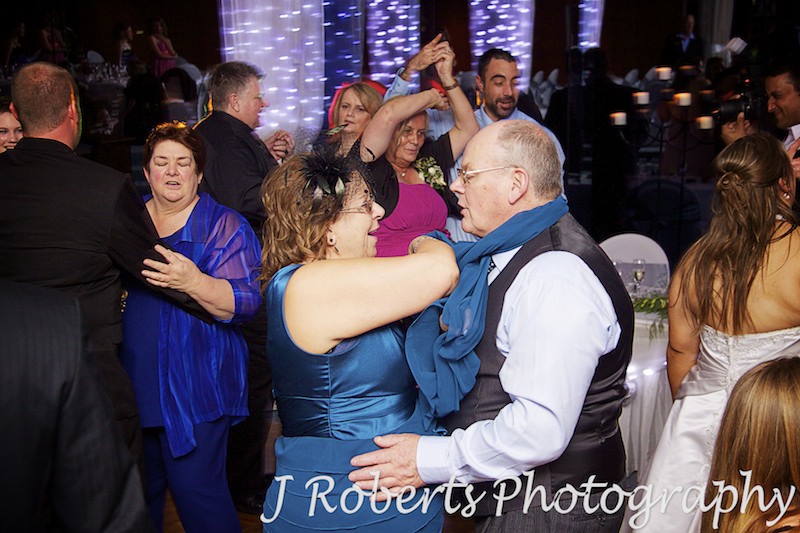 Guests on the dance floor - wedding photography sydney